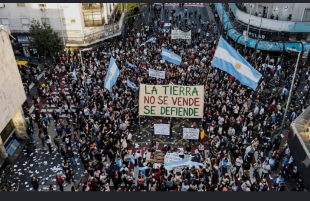 Inesrodri77's tweet photo. LLAMADO URGENTE A DEFENDER LA SOBERANÍA ARGENTINA- LA CORTE SUPREMA QUiERE ENTREGAR EL PAÍS 
El 6/08 fuimos Miles que 7/10 seamos MiLLONES !! 
#CorteCorrupta https://t.co/qZZVBwt2BP