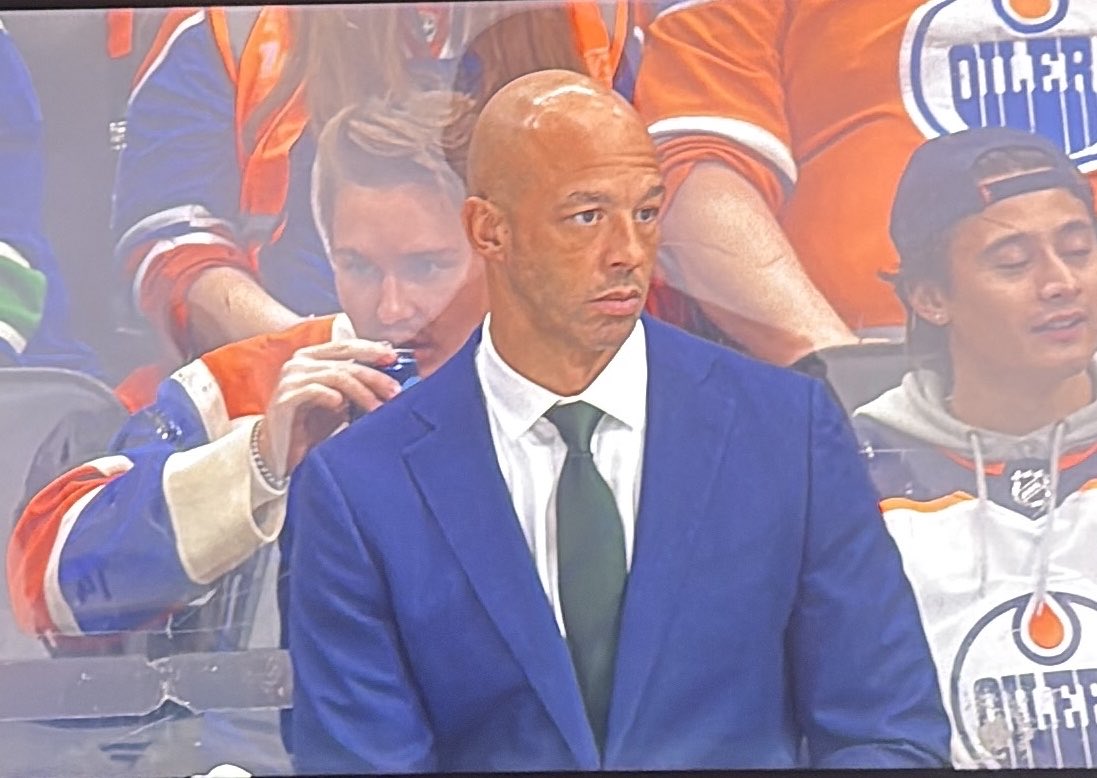 ParlayDeluxe's tweet photo. Malhotra looks DONE with the Canucks already 😭 #canucks #nhl https://t.co/fMoCva89Q1
