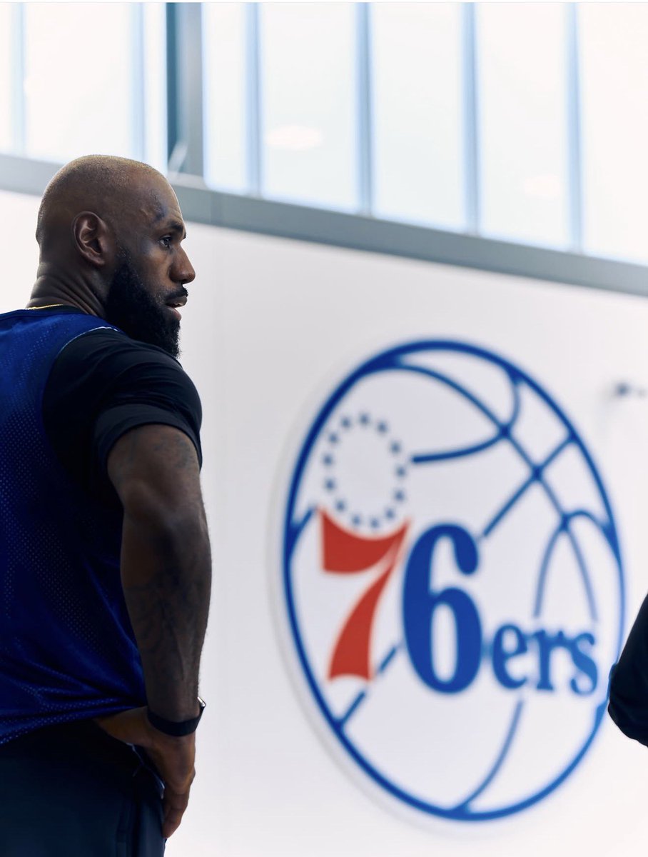Bronupdates's tweet photo. LeBron in the lab today. 👑💪🏾🔥 https://t.co/HRSzrlgLw9