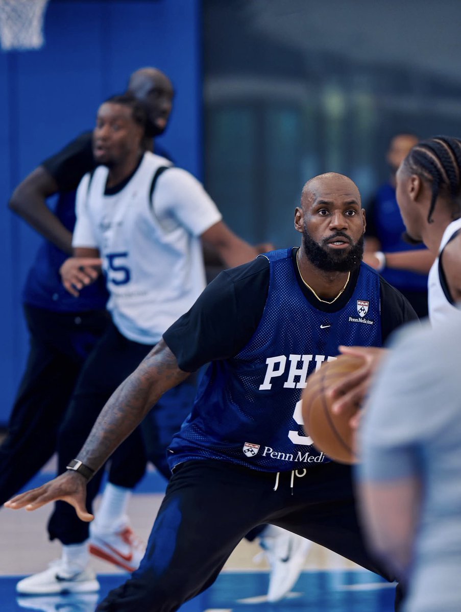 Bronupdates's tweet photo. LeBron in the lab today. 👑💪🏾🔥 https://t.co/HRSzrlgLw9