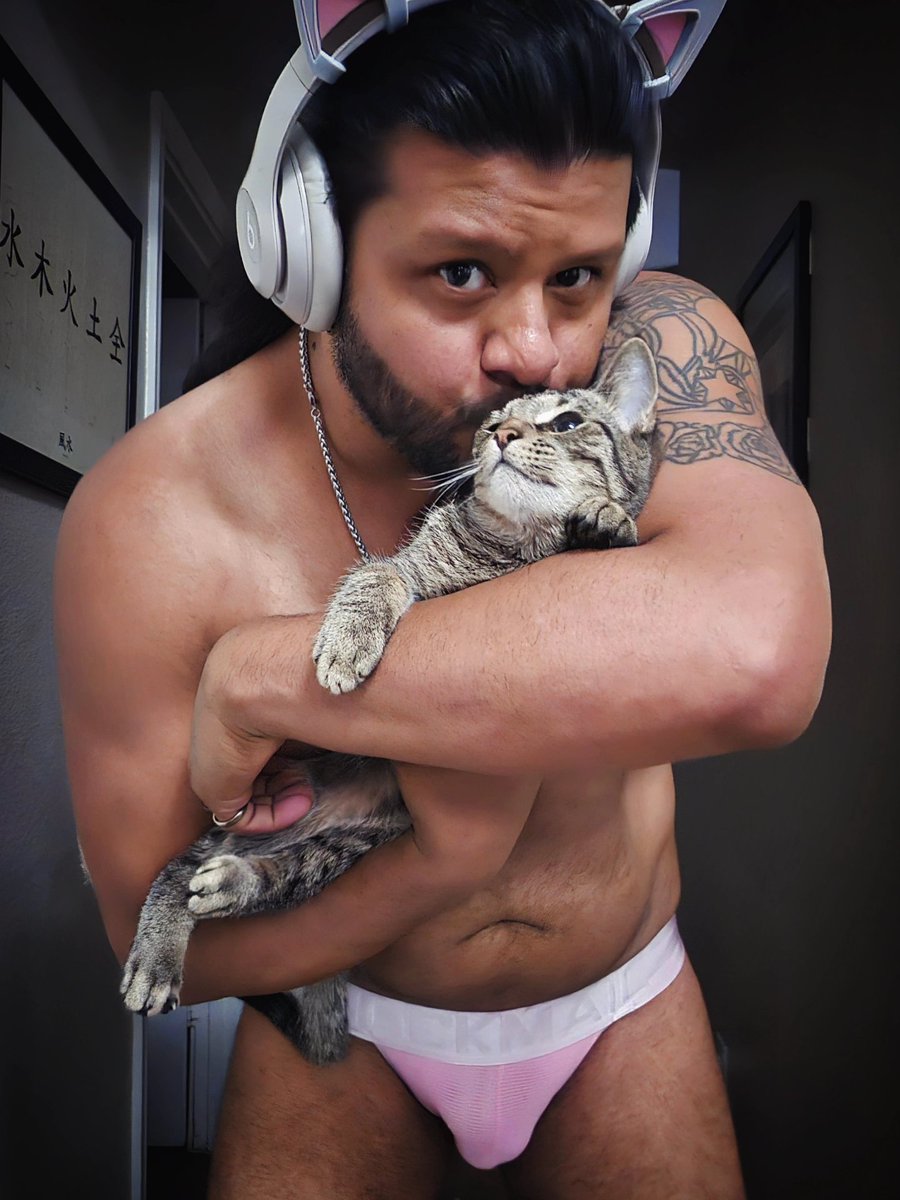 BeastMaster7110's tweet photo. 😁♥️🐈 
#Beastmaster #jockstrap #gayjockstrap #bodypositivity #gaydiabeticlife #gaydiabetic #gaywolf #gaybear #gaybeast #beefybear #beefymen #beefygay #catdaddy #menwithcats #guyswithcats #gayswithcats #furbaby https://t.co/1KKNlihtUF
