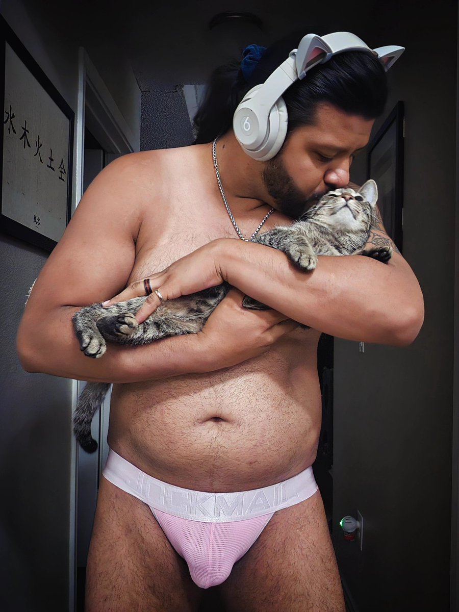BeastMaster7110's tweet photo. 😁♥️🐈 
#Beastmaster #jockstrap #gayjockstrap #bodypositivity #gaydiabeticlife #gaydiabetic #gaywolf #gaybear #gaybeast #beefybear #beefymen #beefygay #catdaddy #menwithcats #guyswithcats #gayswithcats #furbaby https://t.co/1KKNlihtUF