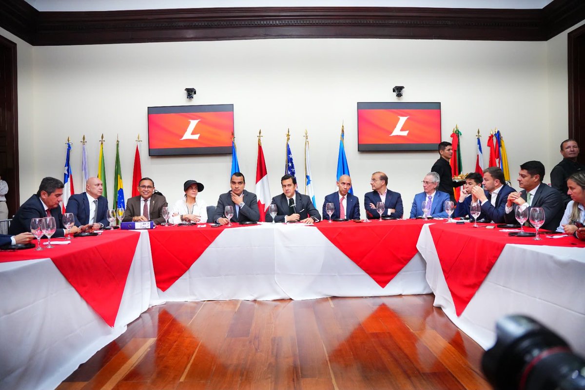 hectorolimpo's tweet photo. En reunión de la bancada del @PartidoLiberal con el ministro del @MinInterior, planteé una prioridad: darles a las regiones más autonomía y capacidad para resolver sus problemas.

Escuchamos las preocupaciones que cada parlamentario trae de su territorio, especialmente frente a El Niño. Prepararnos exige decisiones y recursos cerca de la gente.
