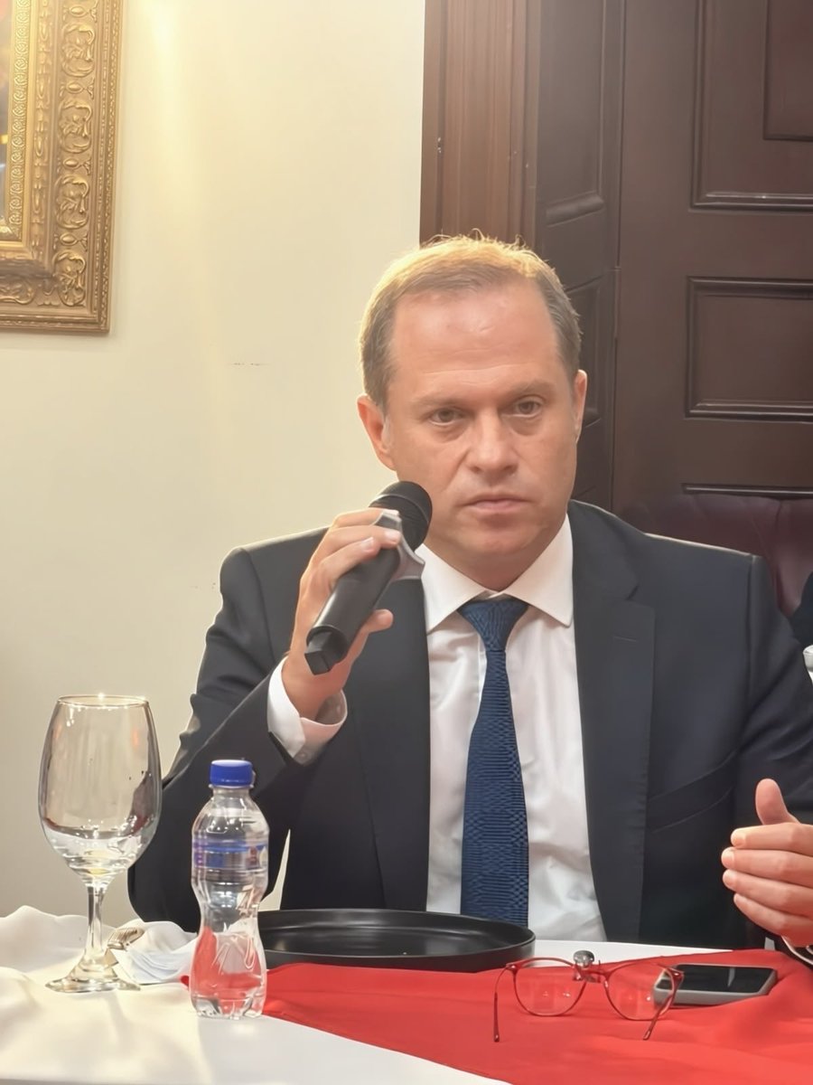hectorolimpo's tweet photo. En reunión de la bancada del @PartidoLiberal con el ministro del @MinInterior, planteé una prioridad: darles a las regiones más autonomía y capacidad para resolver sus problemas.

Escuchamos las preocupaciones que cada parlamentario trae de su territorio, especialmente frente a El Niño. Prepararnos exige decisiones y recursos cerca de la gente.