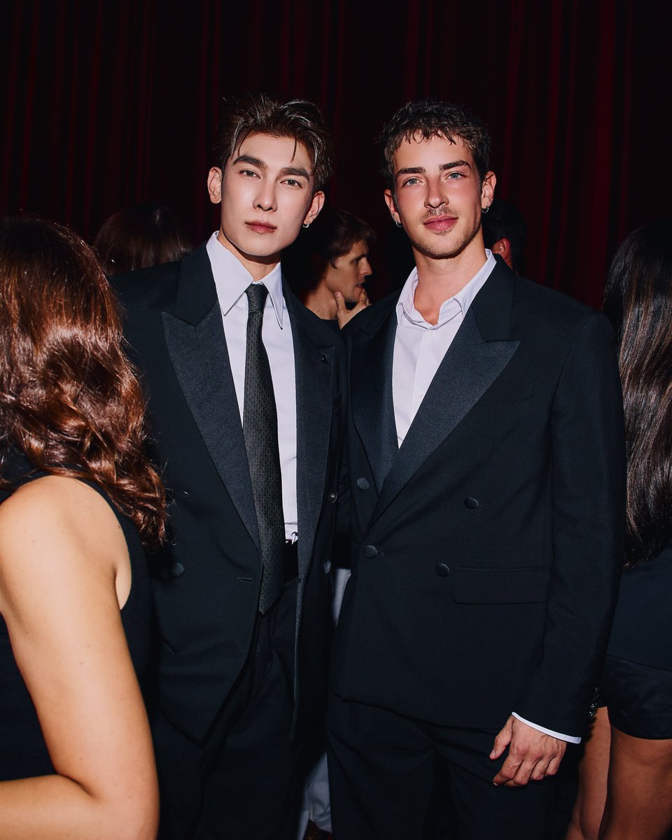 HaloThailand's tweet photo. PARIS AFTER DARK! #มิวศุภศิษฏ์ ปักหมุดมหานครแฟชั่น ร่วมอีเวนต์พิเศษ ELIE SAAB H&amp;M ที่ผสานความเรียบหรูเข้ากับความเท่ ออกมาเป็นลุคที่โดดเด่น มีสไตล์ และยังเข้ากับตัวตนของเขา

MEW X ELIE SAAB HM

#ELIESAABxHMwithMew #HMThailandxMEW #MewSuppasit #HM #HMThailand #ElieSaabxHM https://t.co/qMWAcI7xIR