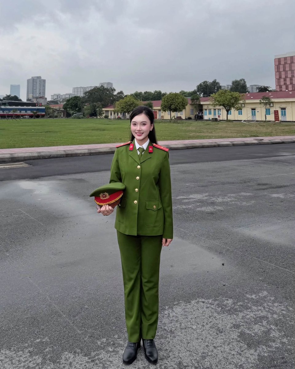 snx_congan's tweet photo. Hình ảnh đẹp nữ CAND 💚💚 https://t.co/0Ehwfi1L5U