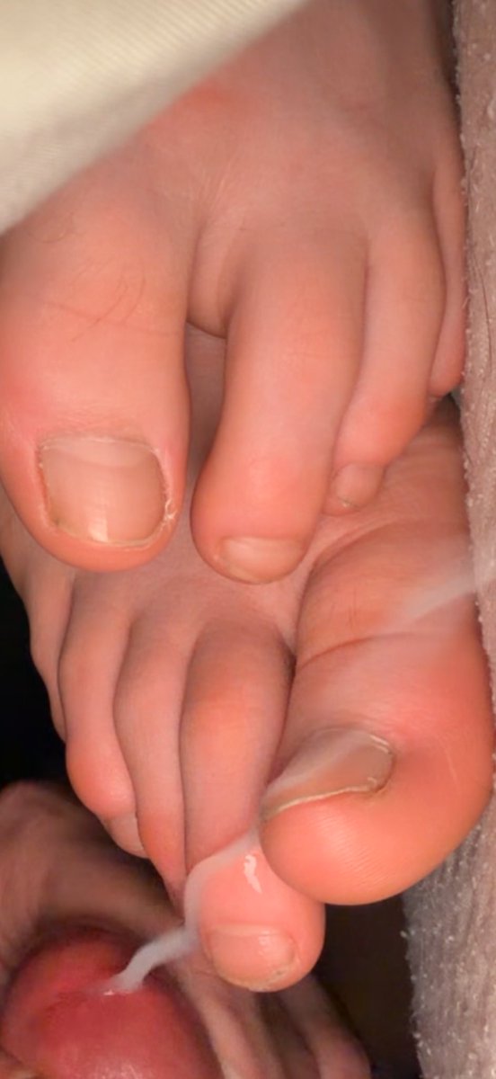 hockeyguy712's tweet photo. #baretoes #longtoes #footjob #cumonfeet https://t.co/mIHQjyeaRk