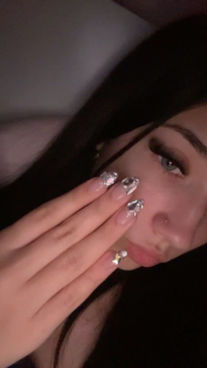 yungbaddxi's tweet photo. why i gotta pay for my own nails man🥸 https://t.co/9xbFcFtG4H