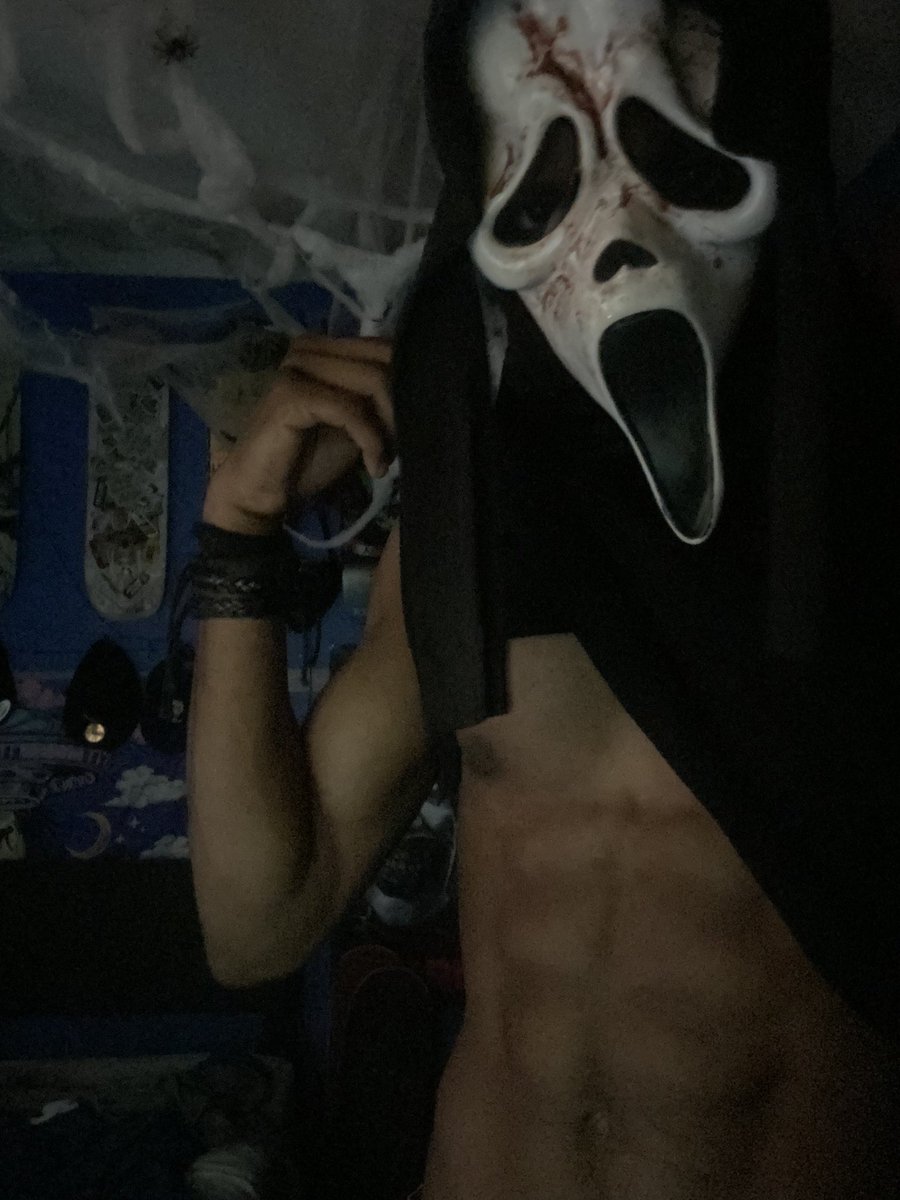Buggs2deep's tweet photo. Halloween is coming😈😈 https://t.co/9TG1oUBSLz