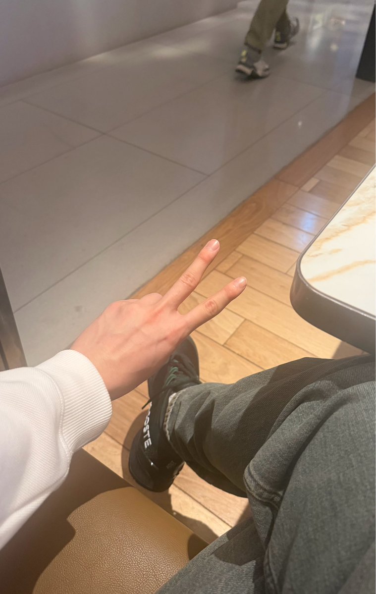 m1WhGDDYS8DYyrI's tweet photo. @Dicon_korea @hhjjatus1 Paris‑bound and ready to make memories.
💕💕

KIM YOON SIK PARIS FASHION WEEK

#KIMYOONSIKPFWSS27
#YOONSIKINPARIS https://t.co/gnIgdfpeWj