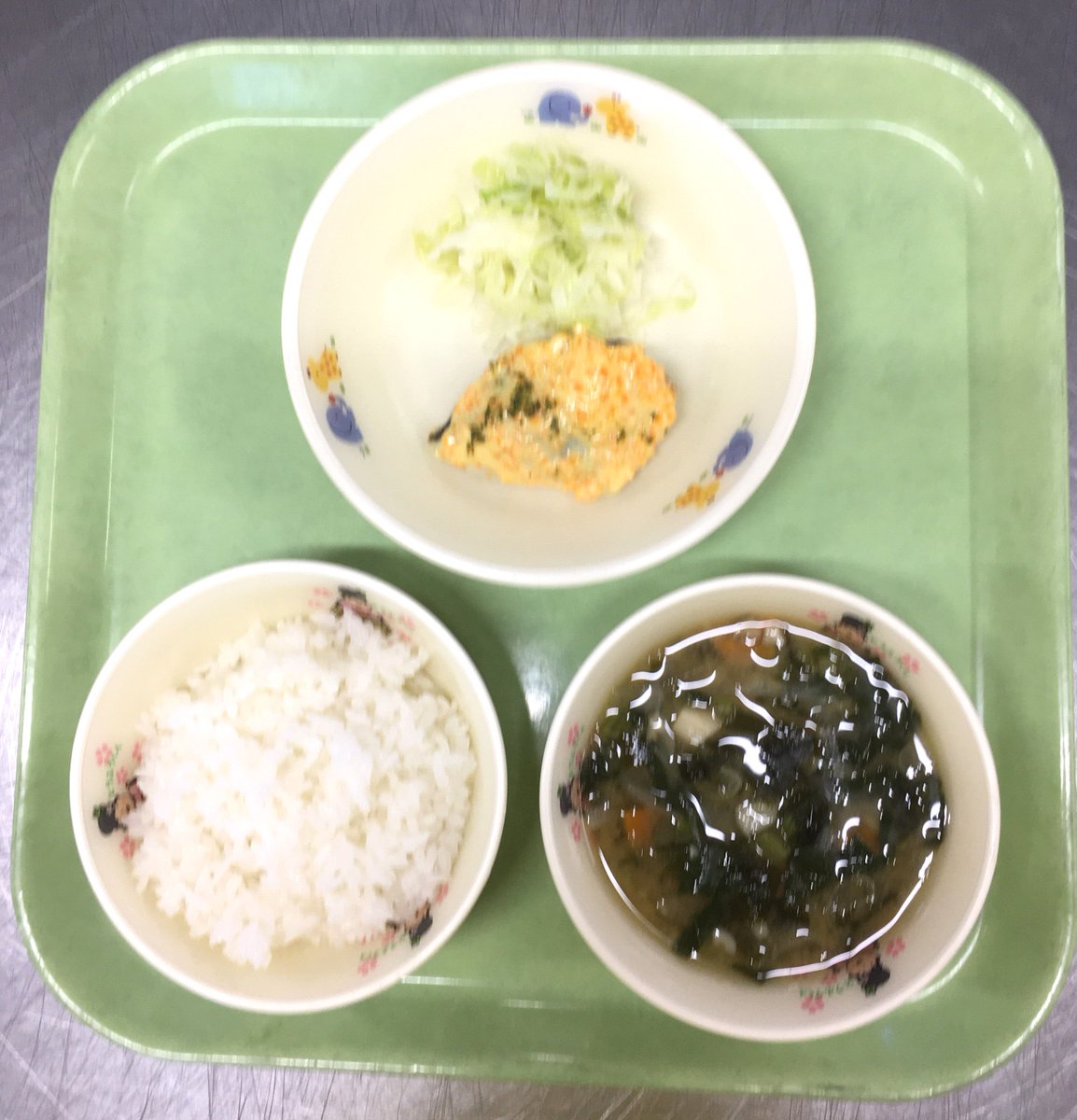 kasugaikyushoku's tweet photo. 9/30　＃今日の給食

ほいくえん

☆ごはん
☆鰆のあけぼの焼き
☆みそ汁

#春日井市　#保育園給食　#おいしい給食
#さわら　#管理栄養士 https://t.co/7LUQZxIMP0