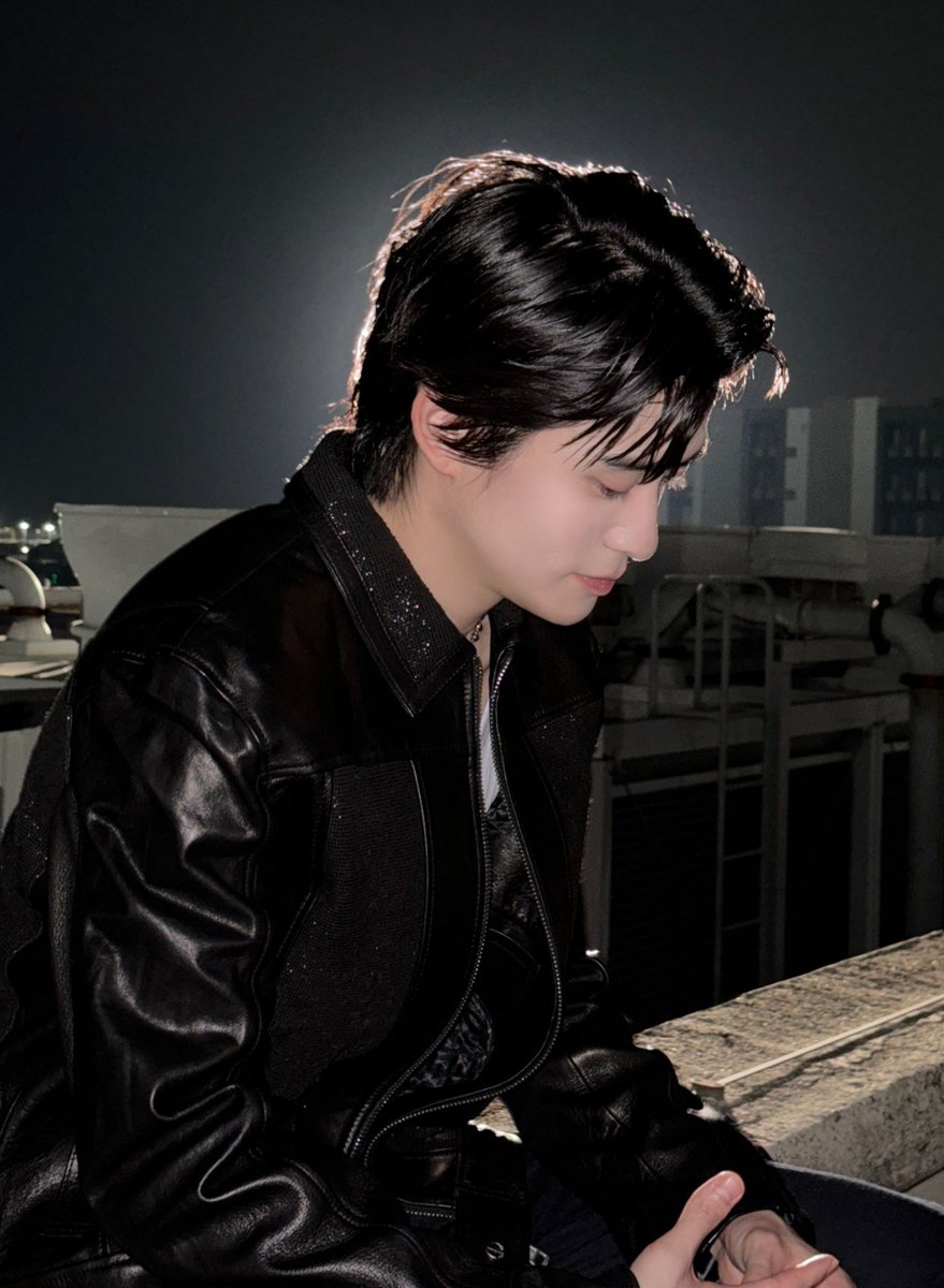 junqjaee's tweet photo. Side profile Mr. Jeong https://t.co/5lU72ZYBYz