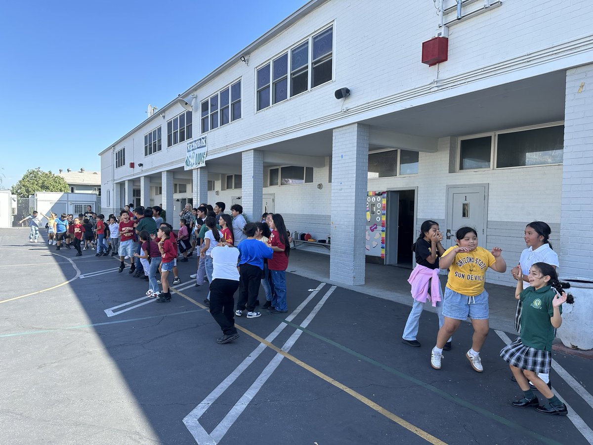 OLGLionsLA's tweet photo. OLG Lions are college bound!! Our amazing 🤩 students rocked their favorite college shirts and colors during our spirit rally! 💚💛🦁🎓🌟
#CatholicEducation #OLGLions #Community #Tradition #Faithbasedlearning #olglionsla #CollegeSpiritDay https://t.co/IO8WBf5kCF