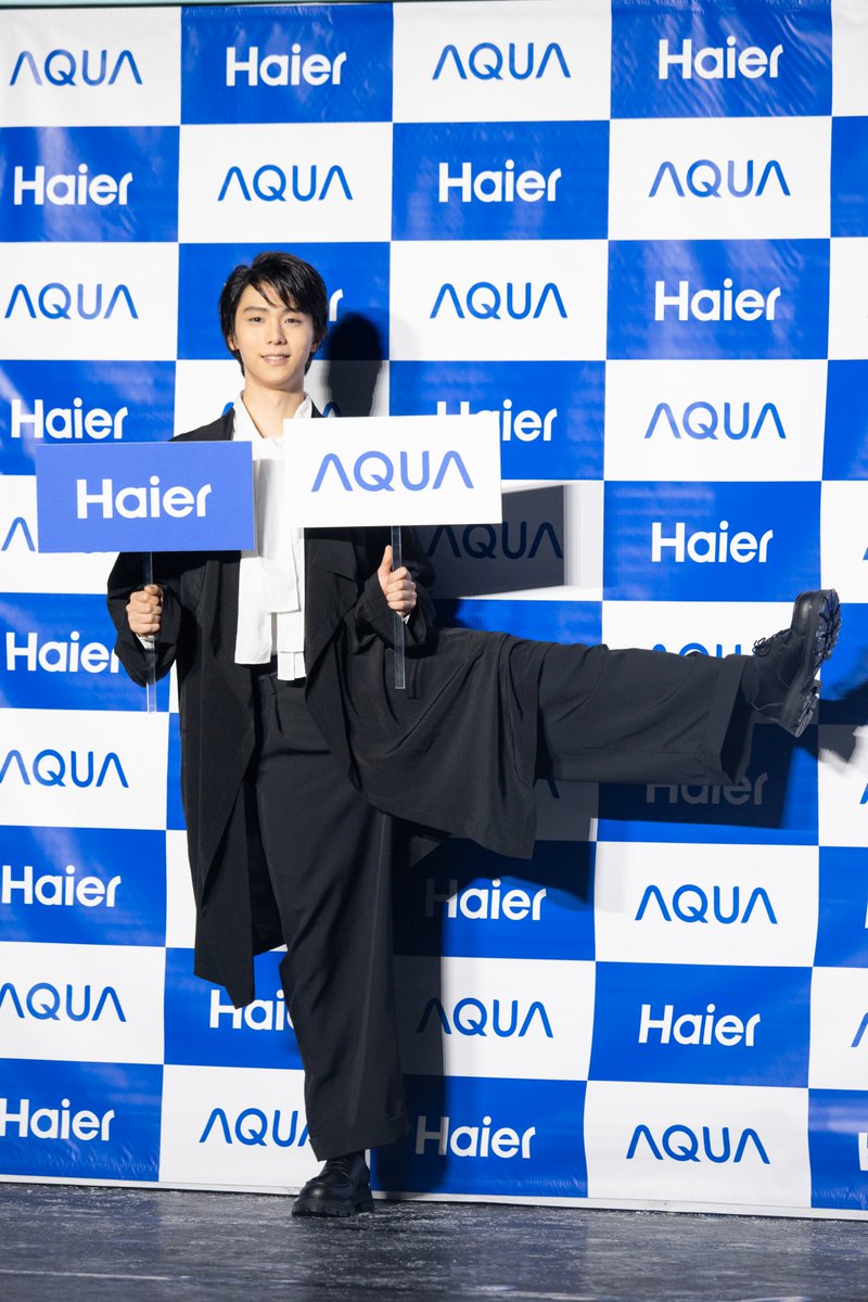 TVGweb's tweet photo. 羽生結弦が氷上で
ハイアール・AQUA新製品を紹介❄️
“アンベール”を鮮やかに披露

羽生のこだわりが詰まった
新CMの撮影裏話を明かす💭
「スケートの技術、表現面も出せたら」

今年でプロ転向5年目⛸
羽生が目指す理想とは…
「いろんな面で極めていきたい」

https://t.co/EjjSDrUt2Q

#羽生結弦 https://t.co/wjNM1AYog0