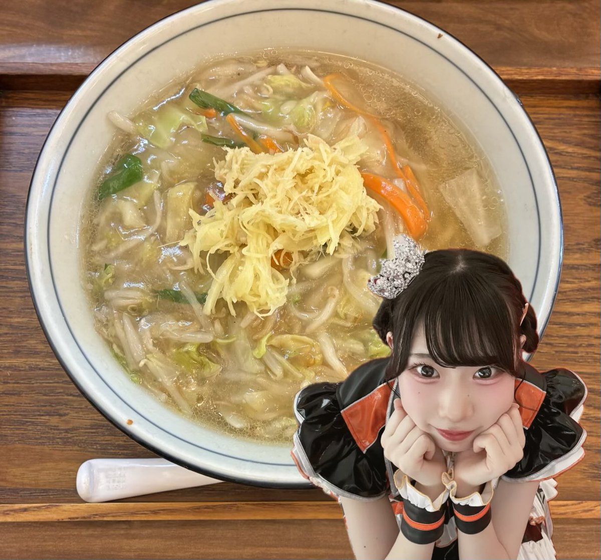 aobanaosuke's tweet photo. さきちと一緒にいただきます🍜
今日はこれから式典に参加なので、早めにお昼食べていってきます👔
上司には途中で抜けたい旨伝えてあるので、多分ドロンできると思う…🥷
楽しみが待ってますからね🧡
#チェキ飯 #さっきのさき https://t.co/umlTcDNKZu