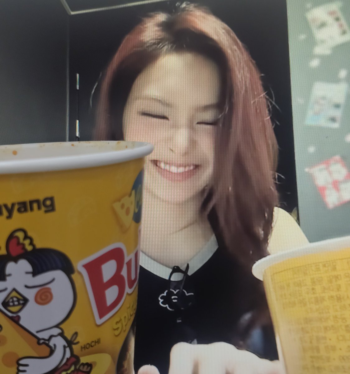 Seezom10's tweet photo. I ate the same thing as you, Canny.
 It was delicious, but I couldn't finish it in 5 bites lol.  😅🤣❤️ #chiquita  #babymonster https://t.co/smJjSWe9AZ