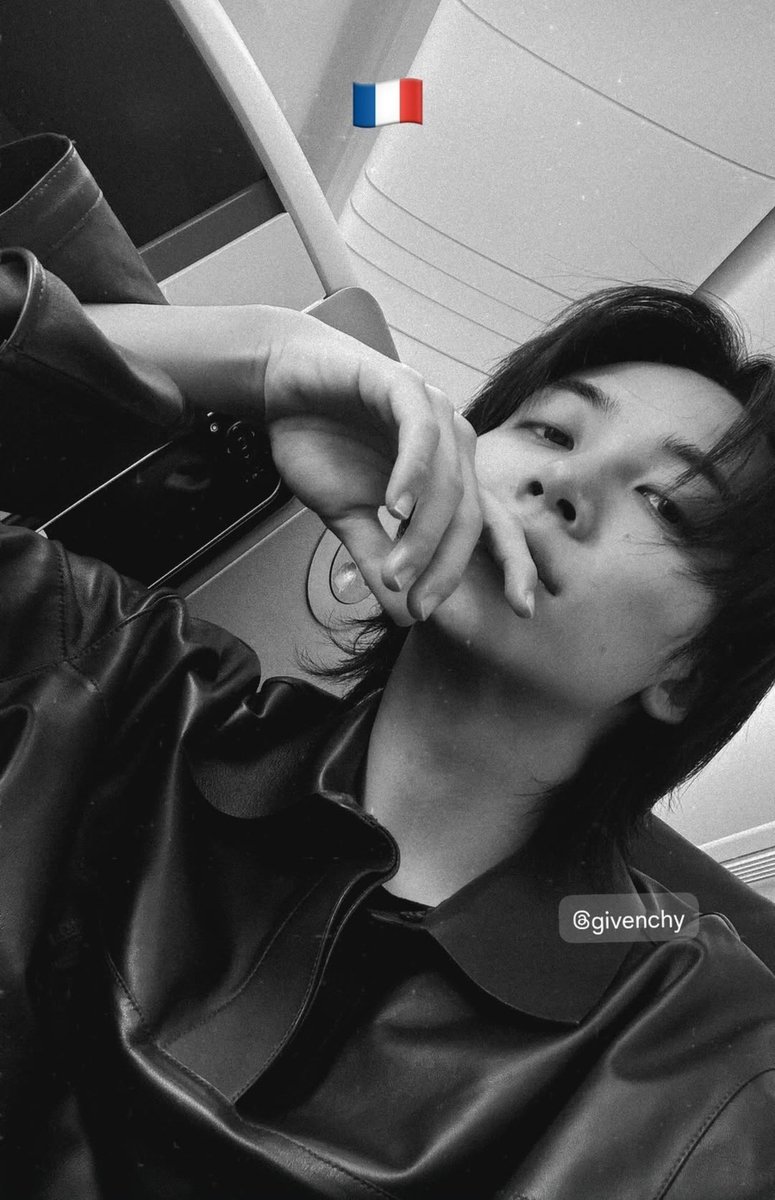 jeonghannisms's tweet photo. jeonghan's first ever paris fashion week appearance in 2023 and jeonghan's first paris fashion week appearance after his enlistment in 2026 . https://t.co/Ps9aREWNXt