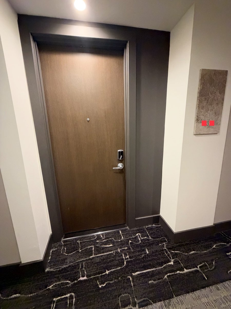 seebruh19's tweet photo. 🚨 @Uber_Support Your driver dumped my package at a random door in a 500-unit building, then deliberately framed the photo to hide the wrong address. I left exact directions. This isn’t a mistake—it’s photo fraud. Will you fix this publicly or keep ignoring it? 📦 #UberEats https://t.co/VgWZ9sXLIx