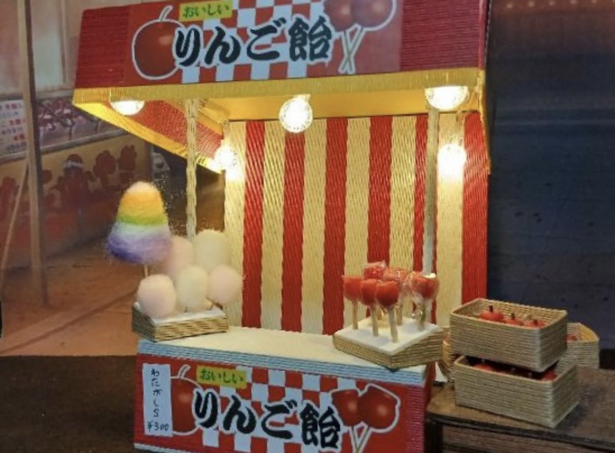 makistaff's tweet photo. 今年もやります♪
ドールや推しぬい連れて来てね
りんご飴屋台の背景で無料撮影できますよ、りんご飴やわたあめ持って撮影しよう https://t.co/9RSHdEz2Ws