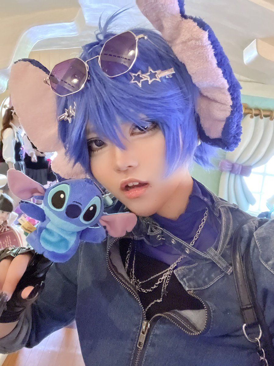 zb_p11's tweet photo. いとこ達といる🏰💫
#Dハロ仮装2026 https://t.co/yYh4Ma7qEE