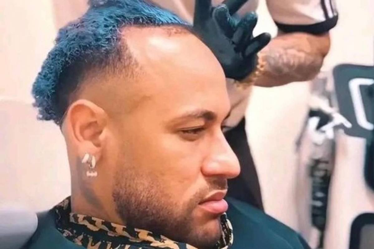 Lenoil2406's tweet photo. Não é só o cabeleireiro da AFA que é criminoso, o Neymar tava assim pra copa https://t.co/O82BUS4cgu