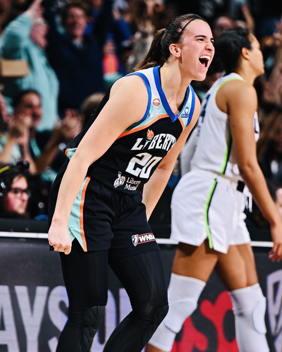 BleacherReport's tweet photo. LIBERTY SWEEP LYNX TO BECOME THE FIRST NO. 8 SEED TO KNOCK OFF THE NO. 1 SEED IN WNBA HISTORY 🚨🤯 https://t.co/bUagjVRhB5