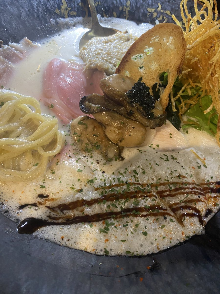 kunny_train_sin's tweet photo. 中野  ただいま変身中
■極み濃厚牡蠣ラーメン＋牡蠣飯＋明太子の和え玉（クリーミーな牡蠣スープが美味い） https://t.co/iFrq8JHlTN