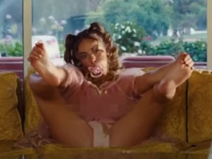 Partisangirl's tweet photo. @TruthFairy131 There's nothing she won't do to further her career. She's not even the only one that was told to do this, i won't tell you what ethnicity producer told miley Cyrus to do it. https://t.co/2S37eIhXyd