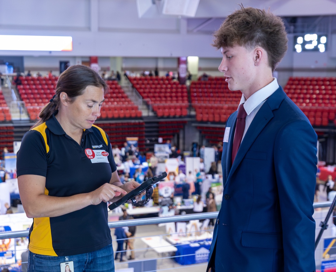 bradleyu's tweet photo. Making connections and exploring what’s next 💬⏭️💼
Braves took the first steps towards their future at the Fall Job &amp; Internship Fair!

#BradleyUniversity #JobFair #CollegeCareers #Internship https://t.co/NaXNe6K4dp