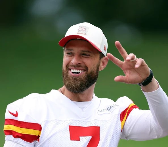 nflrums's tweet photo. 🚨 Kansas City Chiefs kicker Harrison Butker said gun control is not the solution to "degenerate violence" and that the focus should instead be on promoting fathers and positive male role models:

"I don't think g*ns are the issue. I think we need strong fathers in the home that are being great examples."

Via FOX4KC.

#NFL #KansasCity #Chiefs