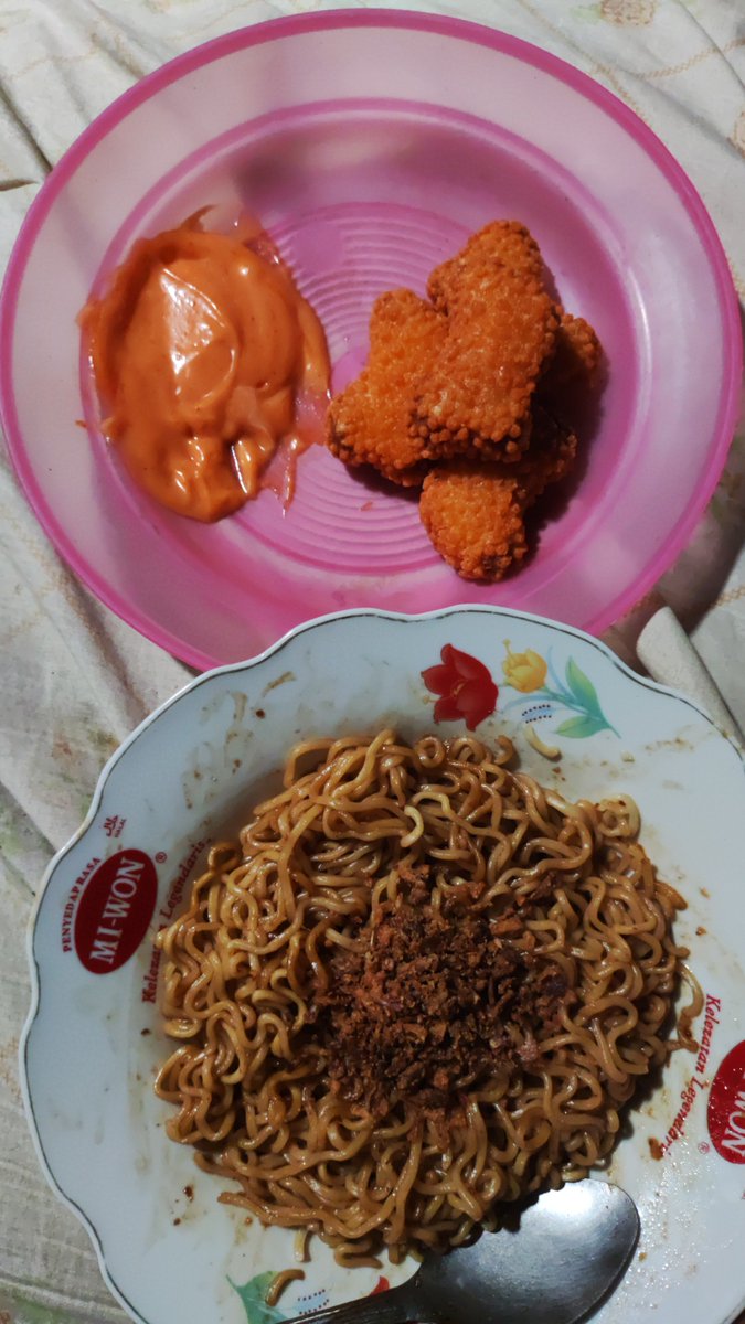 anthryvonesx's tweet photo. sarapan gaisss https://t.co/H9qE038xNa