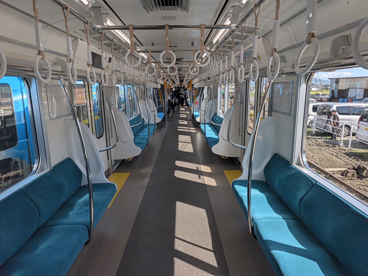 yenma's tweet photo. というわけで本日の取材は、ことでんの新型車両「2000型」のメディア向け撮影会でした。

ことでん66年ぶりの新造車両ということで、ピカピカ！

のちほど記事にします。 https://t.co/PGeDA4yrPy