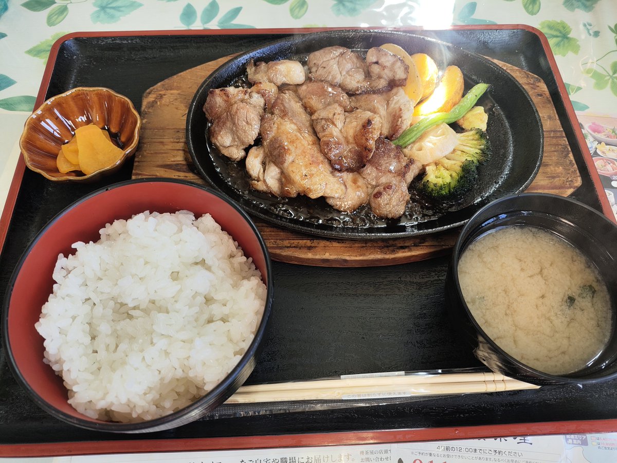 hakke8ke's tweet photo. 9/30㈬本日のとんこつスープ『3.5』

鶏塩ラーメンちぢれ麺1100円で提供中してます🐓

手稲区の櫻茶屋で免許更新定食と笑カツ定食🐖デカくて旨っ🥩

八卦の営業時間
11:00〜15:00 17:00〜20:15（19:45L.o）駐車場7台
㈪定休日

#ラーメン八卦
#とんこつ
#櫻茶屋
#免許更新定食
#笑カツ定食 https://t.co/YjoY4fYQp0