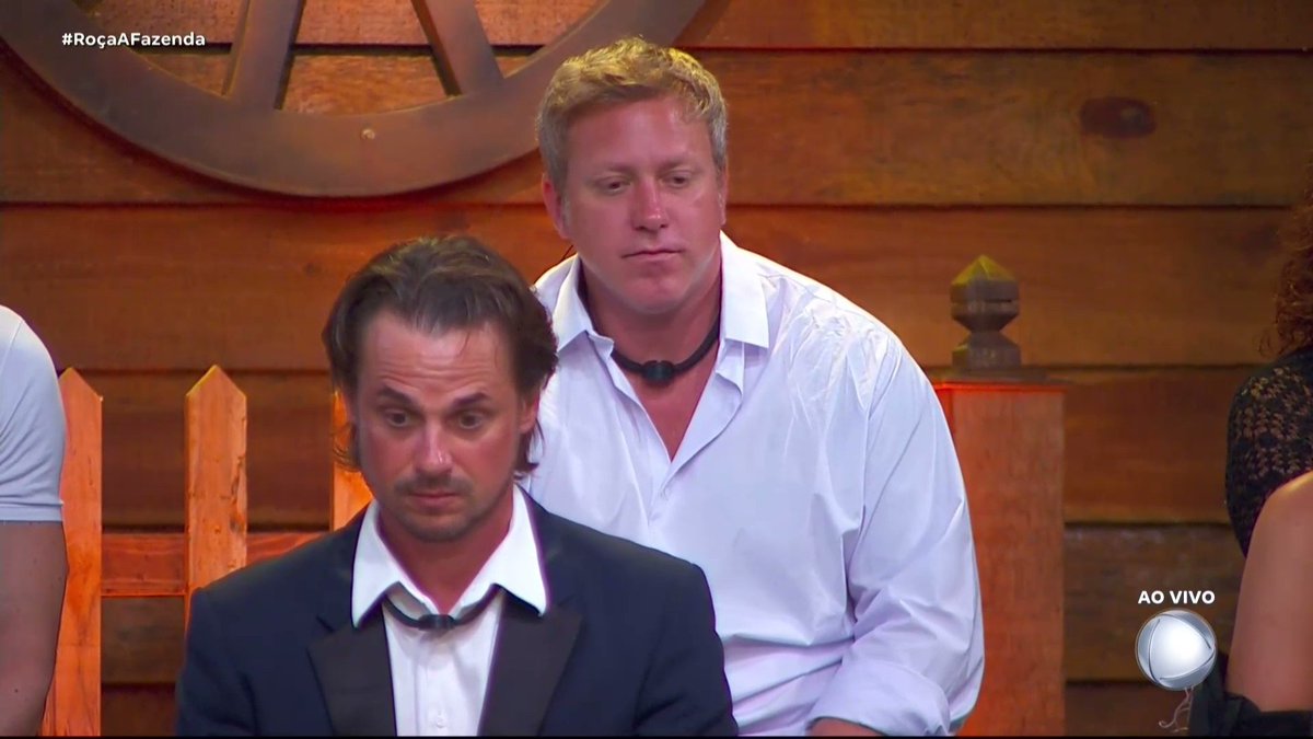 diegoschueng's tweet photo. Serginho tomou 16 votos. É surreal a burrice desse elenco. Empurraram 2 milhões no colo dele. #RoçaAFazenda https://t.co/j6XHxFgdVX