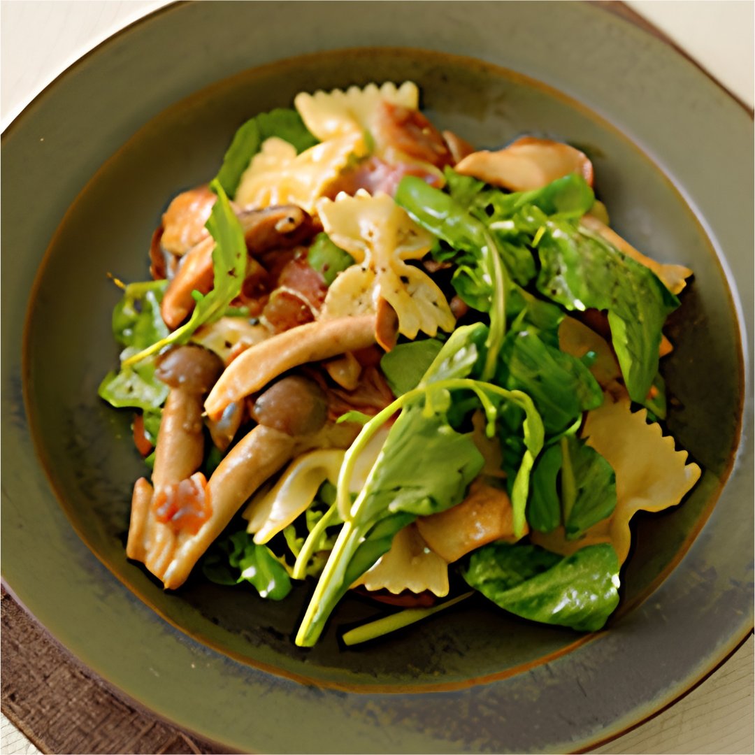 fan_pasta's tweet photo. 【パスタ協会おすすめレシピ】きのこのサラダパスタ🍄🍝
きのこをじっくり炒めて、香りと食感を楽しむサラダ感覚のパスタ✨
エリンギなど3種のきのこに、生ハムとルッコラを合わせました🥗
バルサミコ酢のほどよい酸味で、さっぱりと楽しめる一皿です😊

↓レシピはこちら
https://t.co/nxyOCTcO5y https://t.co/gFe4UMEySI