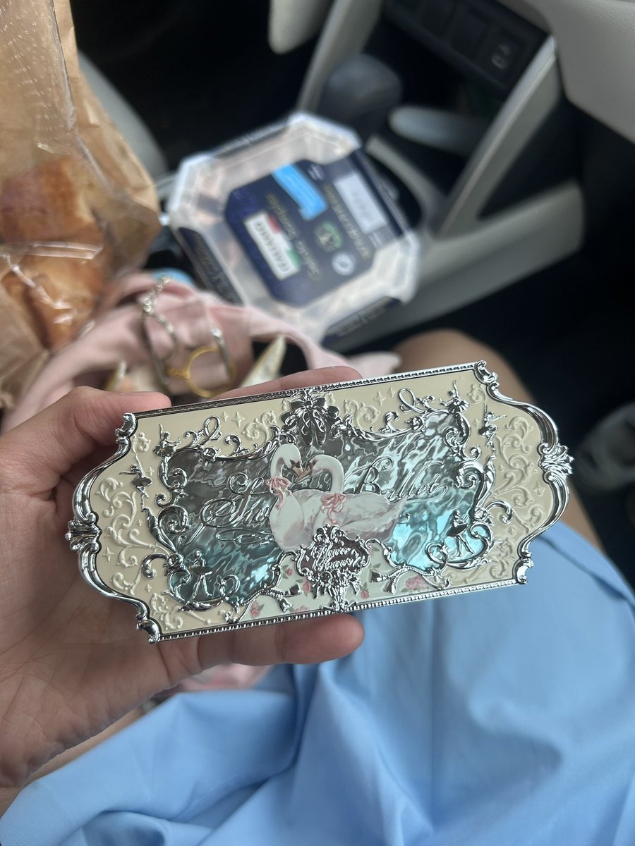 starvedlain's tweet photo. boyfri got me my first flower knows makeup palette today ☹️☹️☹️ its SO beautiful i actually wanna impregnate him https://t.co/Jn60sDDAkD