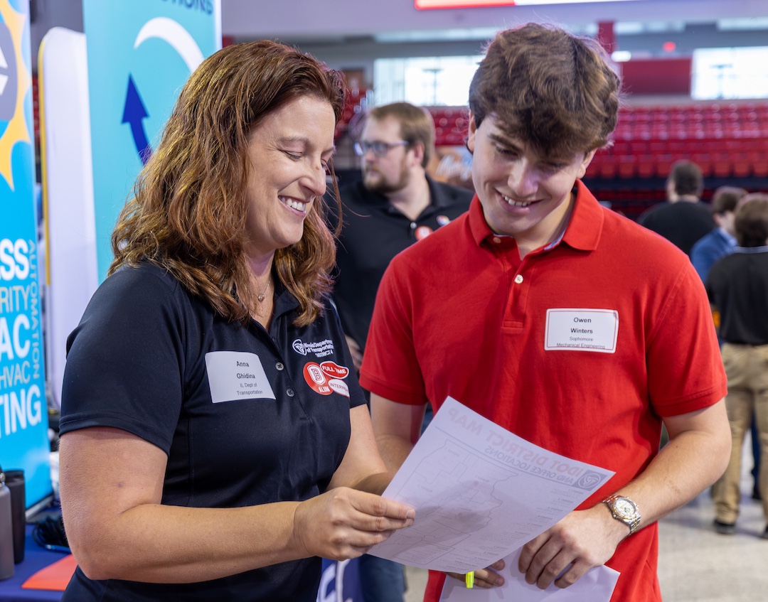 bradleyu's tweet photo. Making connections and exploring what’s next 💬⏭️💼
Braves took the first steps towards their future at the Fall Job &amp; Internship Fair!

#BradleyUniversity #JobFair #CollegeCareers #Internship https://t.co/NaXNe6K4dp