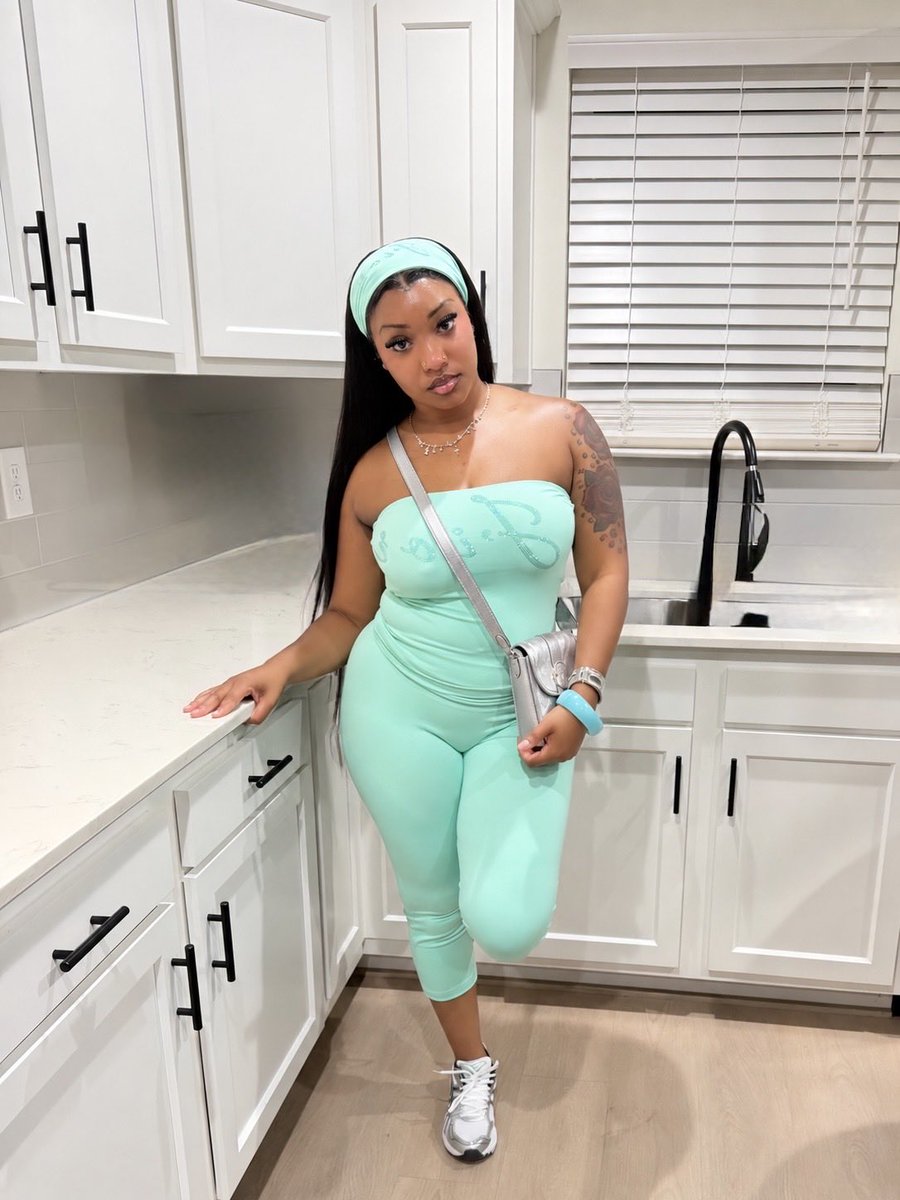 asiaamayy's tweet photo. 💋 https://t.co/xw5XvA5xGU