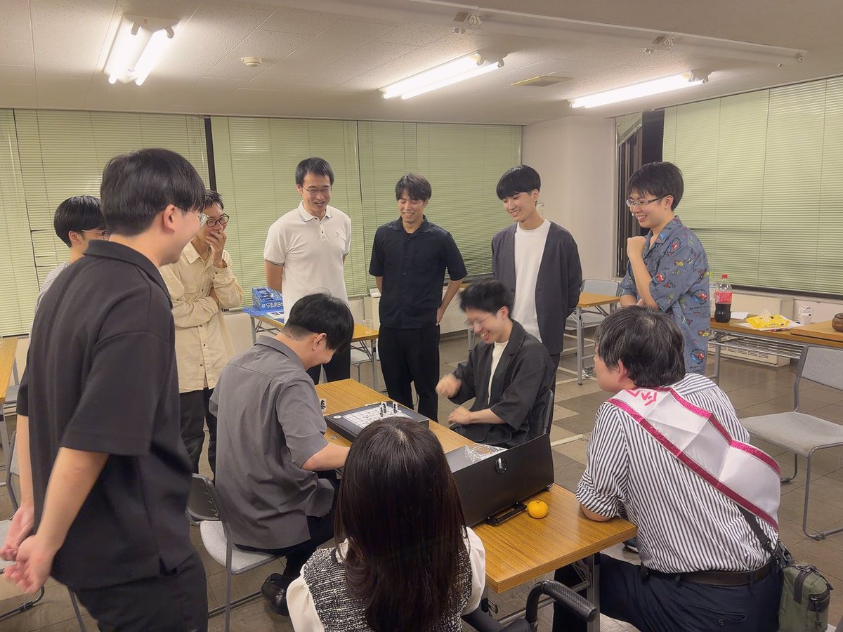 chubukishikai's tweet photo. 若手棋士のみんなで、��県先生の誕生日をお祝いしました🎂🎉✨

みんなでご飯を食べたり、囲碁を楽しんだり、とても賑やかで楽しい会になりました！

(中部棋士会) https://t.co/tOBDlRZYK1