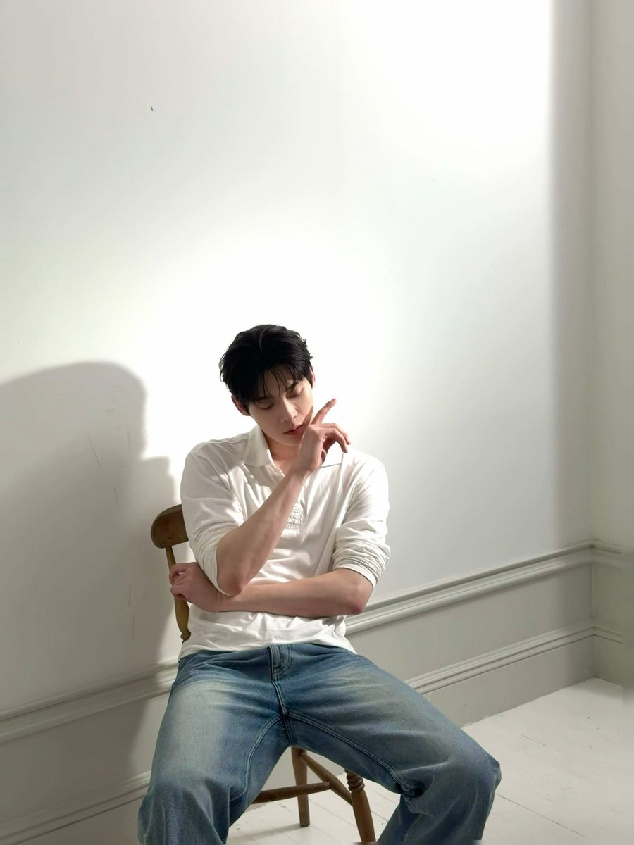 Yutianxixi's tweet photo. 청결한 분위기도 쿨한 멋도 다 소화하시는 김윤식님!! 우리 함께 그의 파리 일정을 기대해요✨😽😽

KIM YOON SIK PARIS FASHION WEEK

#KIMYOONSIKPFWSS27
#YOONSIKINPARIS https://t.co/tCbWmLqDOM