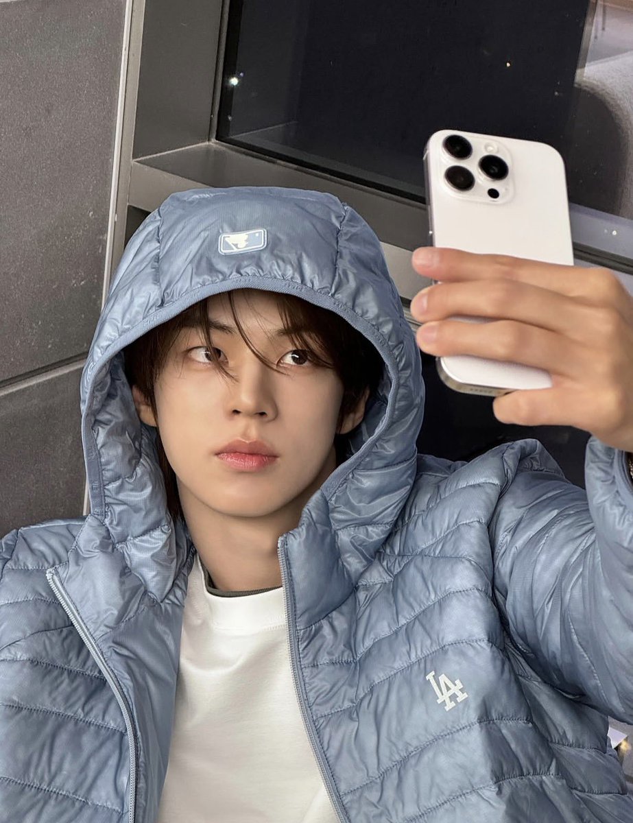 R0Blov5's tweet photo. 투어스 인스타 #도훈 https://t.co/Biq4uzvEP2