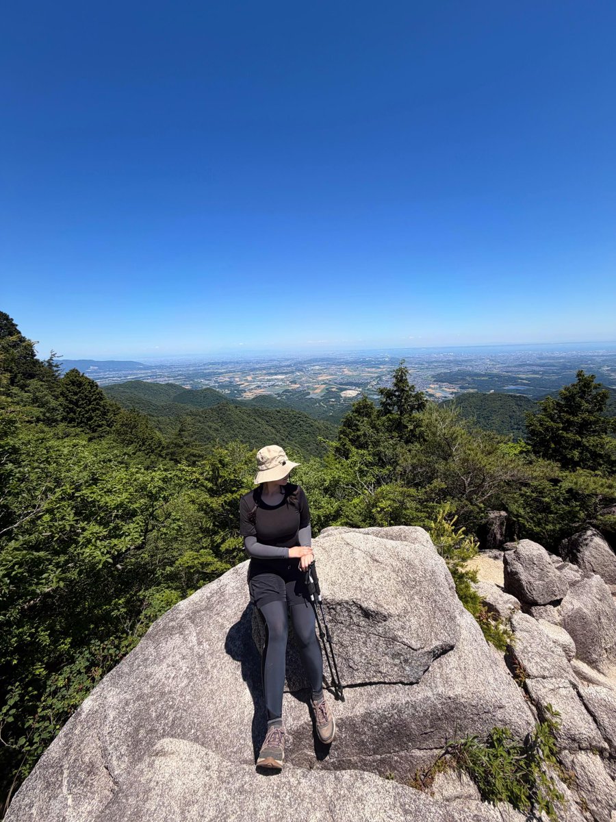 ShivakumarUdya1's tweet photo. 登った分だけ、見える景色はちゃんと変わる。⛰️☀️
人生も同じ、少しずつでも前に進めばいい。#登山 #絶景 #自分時間 https://t.co/CJEOkqS1dH