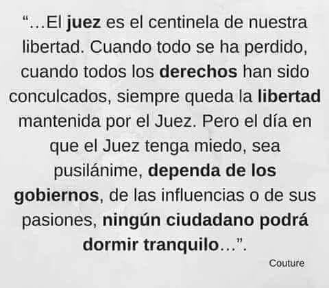EAOR13's tweet photo. La defensa de la Judicatura es la defensa del Estado de Derecho, de la democracia y de la República.
Si los jueces no son libres para resolver conforme a Derecho, nadie puede dormir tranquilo.
Hoy, casi nadie puede dormir tranquilo.
¿Qué espera usted, abogada o abogado, barra colegio o asociación de abogados para defender a sus JUEZAS y JUECES?
Recuerden las palabras de Eduardo J. Couture: los jueces y juezas son los centinelas de la libertad.
Hoy, hay alguien que los asedia y acecha.
