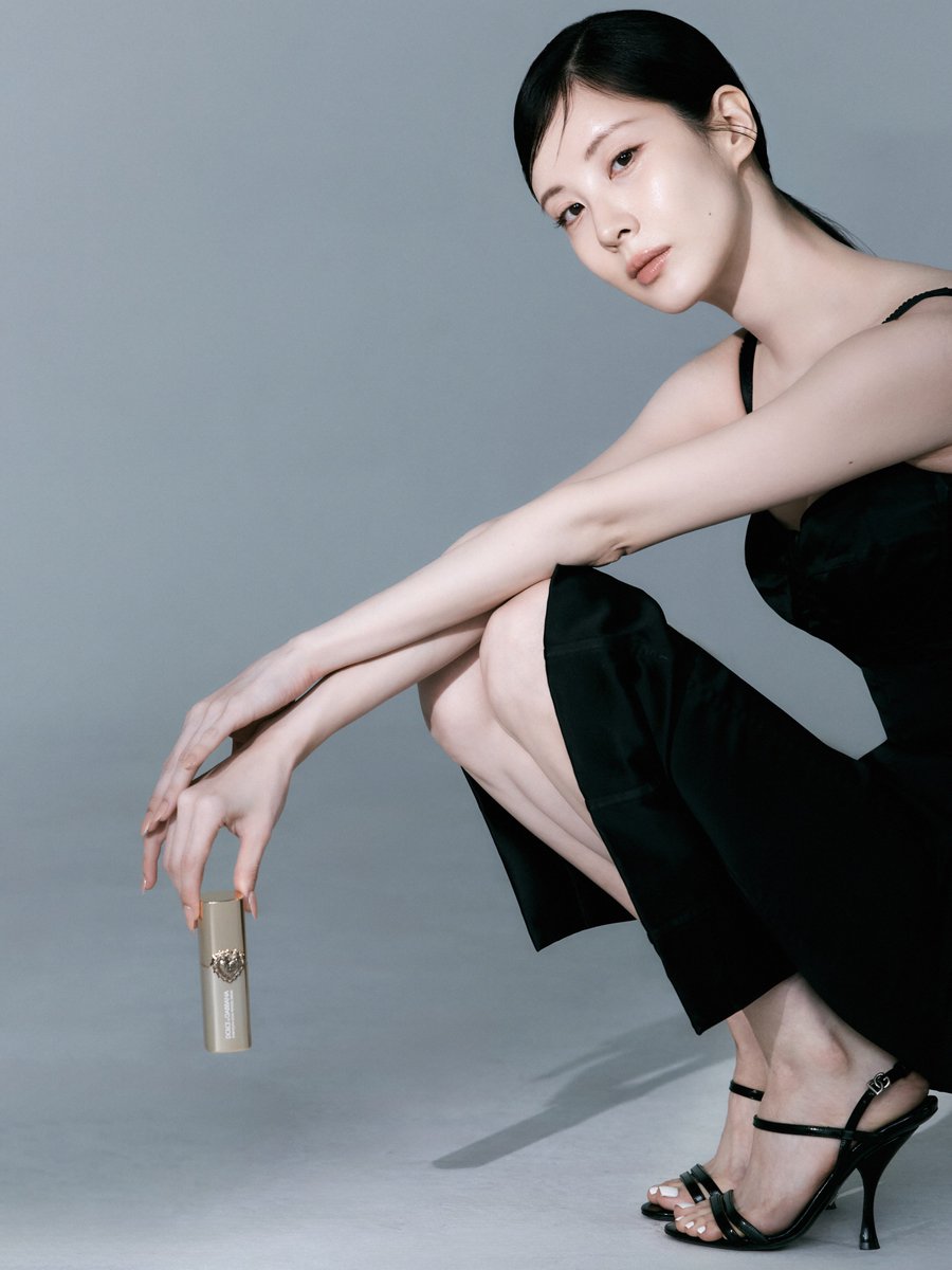SNSD_0805's tweet photo. [INSTAGRAM] seojuhyun_s:

Timeless glow in every drop🖤
@/DolceGabbana_Beauty
#AD #DGBeauty #DGDevotion

https://t.co/p04GAsUHhg https://t.co/Ynvpl8ApWh