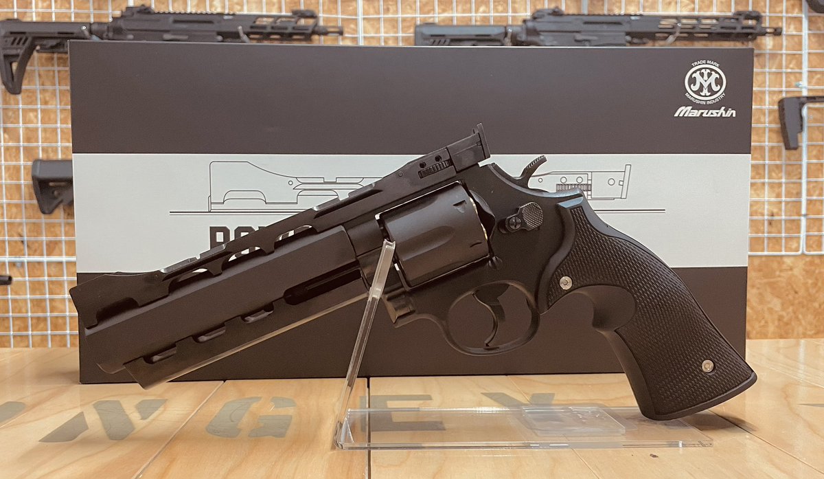 Dongeya_info's tweet photo. マルシン M586 🔥POWER CUSTOM🔥
圧倒的な存在感🤩
ロングバレルに、重量感あふれる迫力のスタイル😎
「普通のリボルバーじゃ物足りない‼️」
そんな方にもぜひ手に取って見ていただきたいモデルです💁🏻♂️
店頭にてぜひチェックしてみてください‼️
#マルシン
#M586
#POWERCUSTOM
#リボルバー https://t.co/3PVdrDg8Os