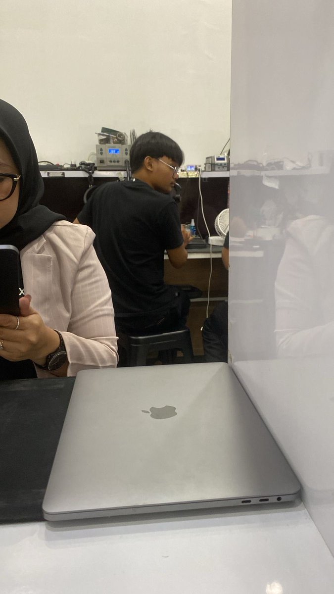 Hadezzzsss's tweet photo. Darder dor,kontol bet hidup,pertama laptop di siram airr,kedua motor di rusak temen,ngentod banget idup https://t.co/JcSC2bnm2l