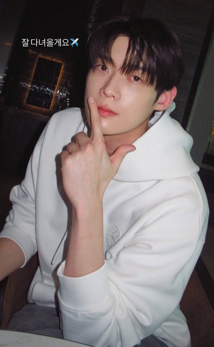 ooaooae's tweet photo. KIM YOON SIK PARIS FASHION WEEK
#KIMYOONSIKPFWSS27 #YOONSIKINPARIS

다녀와아아아 🐶🩵
벌써 보고싶다… https://t.co/J7vt0WQlMP