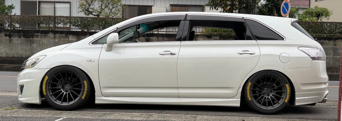 66Cefiro66's tweet photo. マークxジオにフロント315/35/18の11j+16
リア295/35/18の10j+22
キャンバー5度のノーマルフェンダー

はどうですか！？ https://t.co/53MvTYWquy