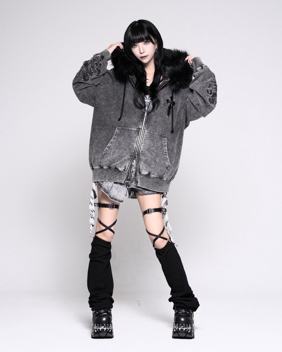 _REFLEM's tweet photo. 👁‍🗨REFLEM(レフレム)
NEW ARRIVAL

ファー付きクロス刺繍ZIPフーディー
¥18,480

10月1日(木)発売。
※札幌、福岡は配送遅延の為遅れる場合が御座います。

#reflem https://t.co/frHVqrW16O