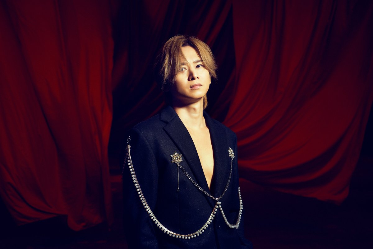 oricon_ranking's tweet photo. 【オリコン週間映像ランキング📀】10/5付
👑3部門同時1位👑
KOICHI DOMOTO『KOICHI DOMOTO LIVE TOUR 2025 RAISE』
.
7作連続・通算7作目の映像3部門同時1位✨
連続＆通算獲得作品数はともにソロアーティスト歴代単独1位記録を自己更新しました👑
.
最新アルバム『RAISE』を携えたツアーを映像化🎤
生バンド、ストリングス、12人のダンサーと創り上げたライブを収録🎻🕺
.
#堂本光一 @KOICHIDOMOTO_EL